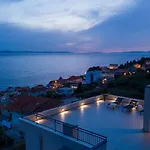 Seaview Elza With Heated Pool, Summer Kitchen, Gym, Seaviews Villa Jesenice (Split-Dalmatia)