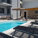 Seaview Elza With Heated Pool, Summer Kitchen, Gym, Seaviews Villa Jesenice (Split-Dalmatia)