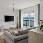 Seaview Elza With Heated Pool, Summer Kitchen, Gym, Seaviews * Jesenice (Split-Dalmatia)