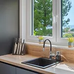 Seaview Elza With Heated Pool, Summer Kitchen, Gym, Seaviews
