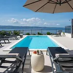 Villa Seaview Elza With Heated Pool, Summer Kitchen, Gym, Seaviews Jesenice (Split-Dalmatia)