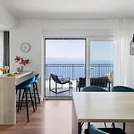 Seaview Elza With Heated Pool, Summer Kitchen, Gym, Seaviews