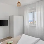 Seaview Elza With Heated Pool, Summer Kitchen, Gym, Seaviews *