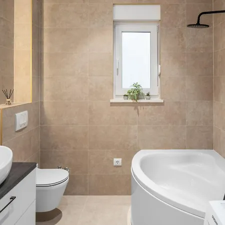 Seaview Elza With Heated Pool, Summer Kitchen, Gym, Seaviews *