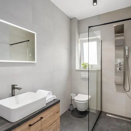 Seaview Elza With Heated Pool, Summer Kitchen, Gym, Seaviews