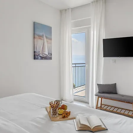 Seaview Elza With Heated Pool, Summer Kitchen, Gym, Seaviews