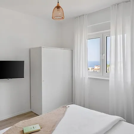 Seaview Elza With Heated Pool, Summer Kitchen, Gym, Seaviews *