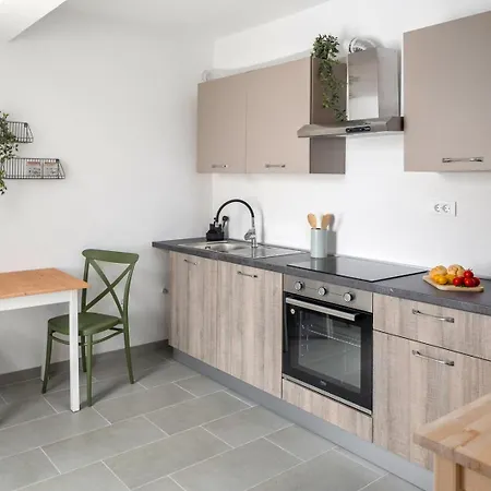 Seaview Elza With Heated Pool, Summer Kitchen, Gym, Seaviews Jesenice (Split-Dalmatia)